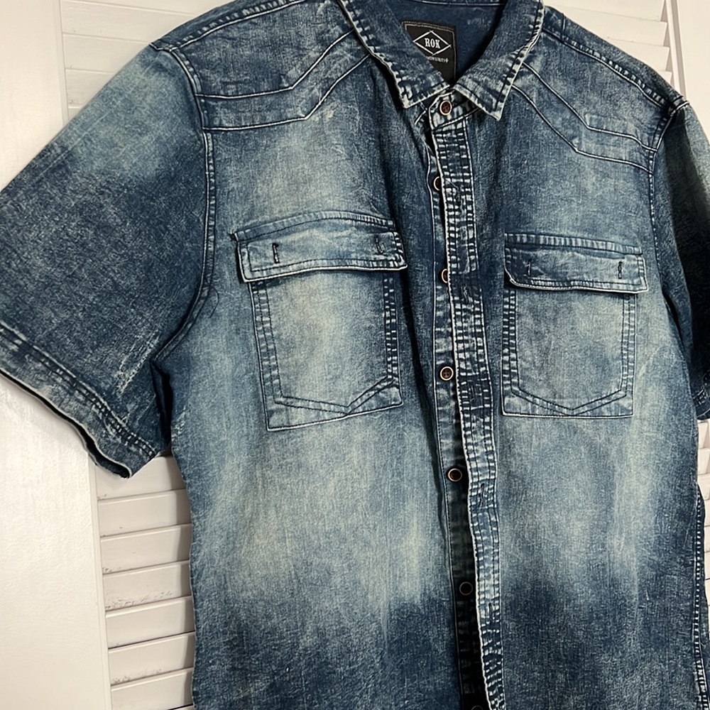 Mens button up - Picture 2 of 3